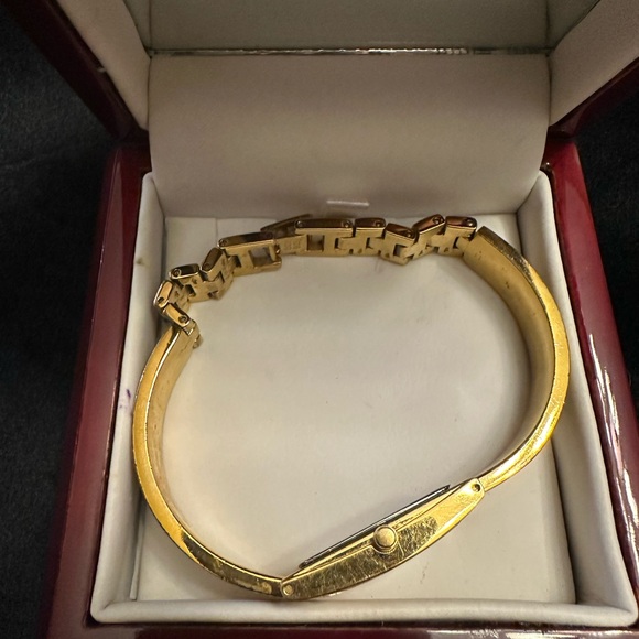 1990s Bulova Classic Women’s Watch- Dainty, Minimalist - Picture 3 of 9